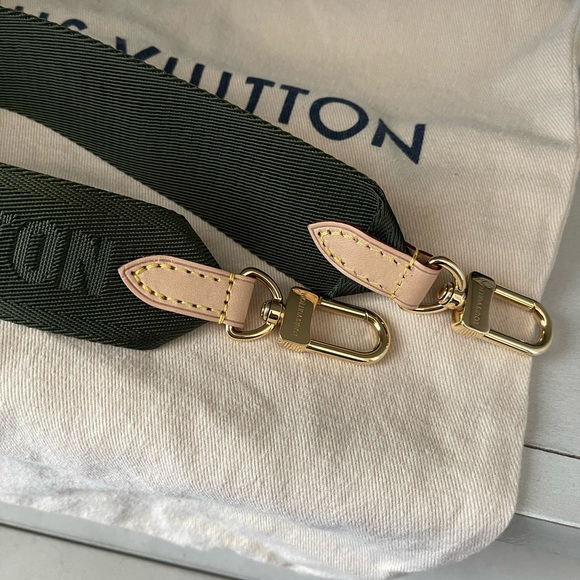 Louis Vuitton - Picture 4 of 11